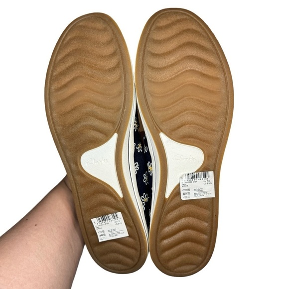 NEW Clarks Breeze Step Navy Daisy Canvas Loafer Slip On sneaker Women 9.5 narrow - Picture 9 of 9